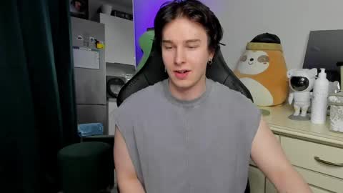 Vincent Strong online show from April 15, 5:57 pm