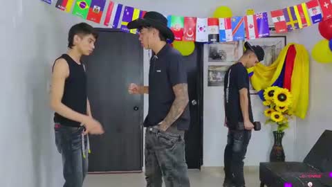 voyeurism_guys online show from June 29, 10:54 pm
