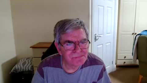 wanttobefree90 online show from April 22, 7:07 pm