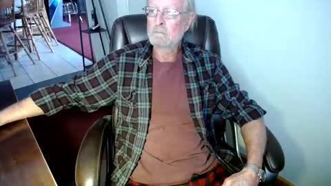 whofcares2 online show from February 17, 6:40 pm