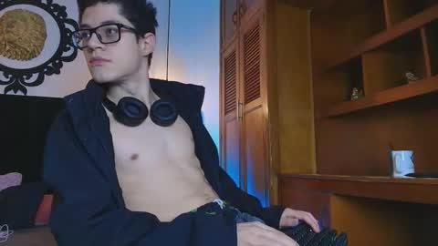  W O L F  online show from March 28, 11:32 am