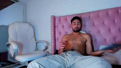 xavierfoxx online show from January 22, 3:20 am