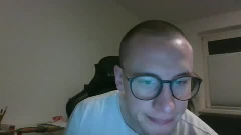 xhenno online show from March 29, 8:09 pm