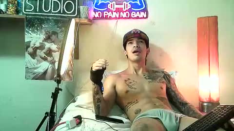 yeisoncastellanos1999 online show from February 3, 9:42 pm