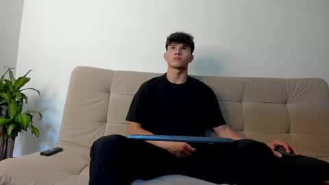 yizus_bonz online show from May 24, 5:52 pm