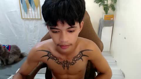 yourasian_eric online show from May 30, 12:38 pm