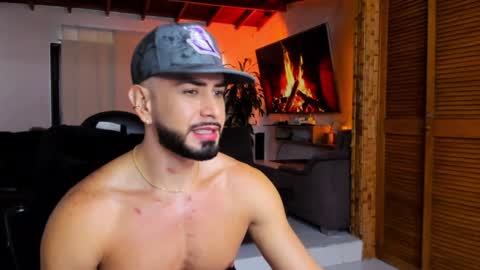 Zac  Jhordan online show from December 15, 3:42 pm