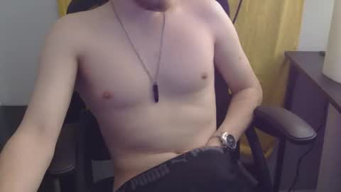 zachmcw25 online show from February 1, 1:48 am