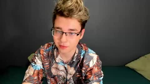 Ethan online show from June 19, 2:28 am