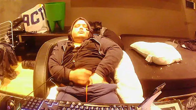 Bebemickey75 online show from November 23, 4:40 pm