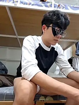 Gwencloudy online show from April 17, 2:42 pm