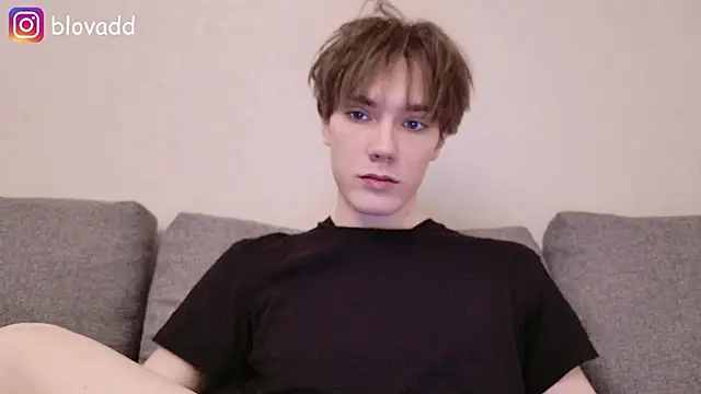 callmenineoneseven online show from February 20, 8:43 pm