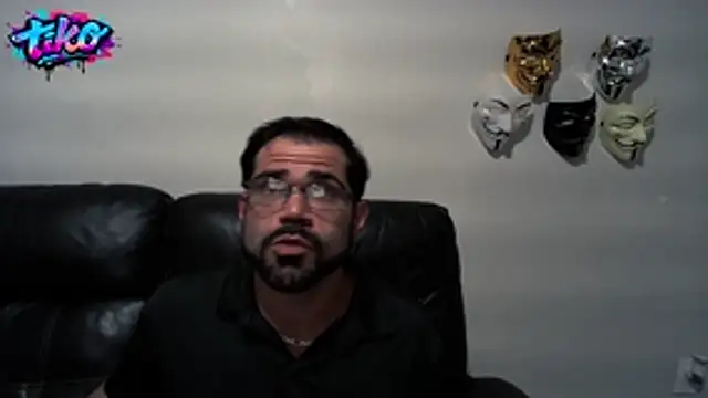 Zander823 online show from May 30, 8:14 am
