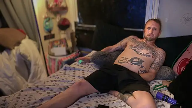 SexyDaddy303666 online show from August 2, 12:10 am