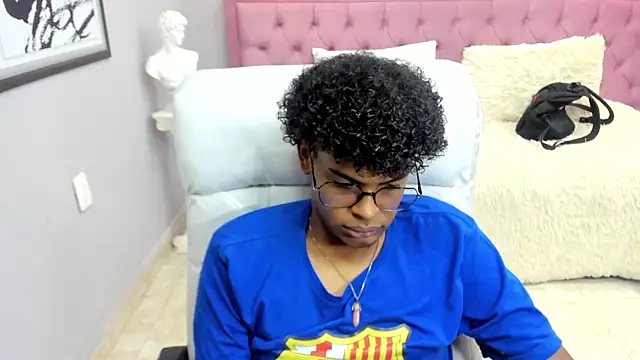 boylittle19cm online show from November 22, 1:00 pm