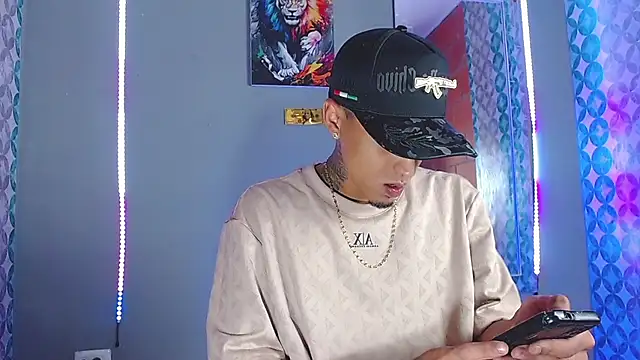 Liam lee online show from April 9, 11:44 pm