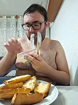 Javier bear online show from June 30, 8:10 pm