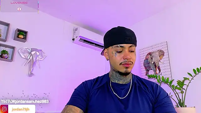 JordanSmiith  online show from May 26, 9:00 pm