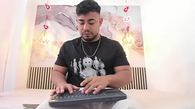 BrianMalonee online show from April 4, 12:24 pm