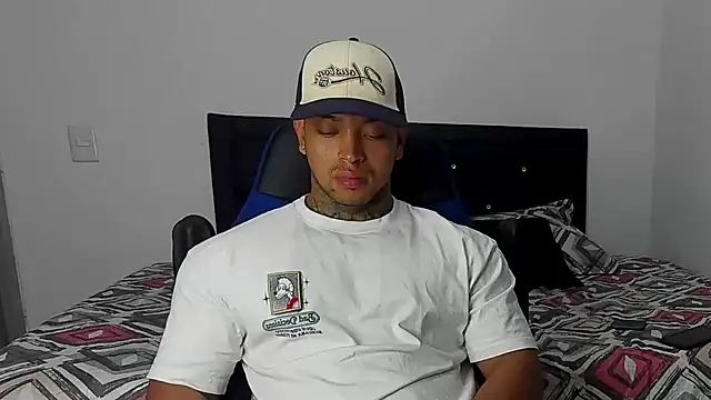 Stiven collins online show from February 2, 6:37 am