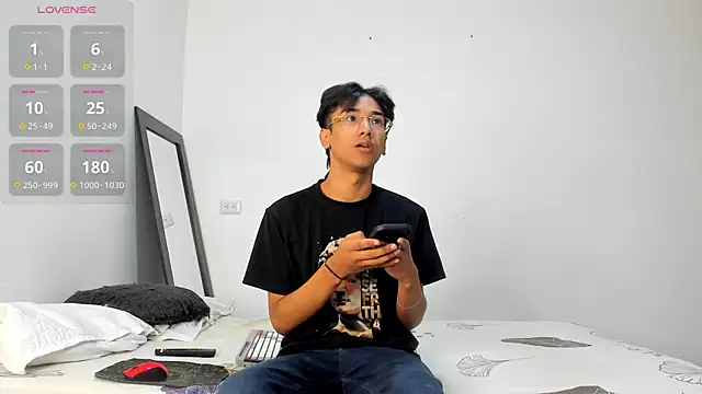 harrytwink18 online show from December 19, 1:30 pm