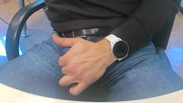 alessandroman2114 online show from April 1, 4:37 pm