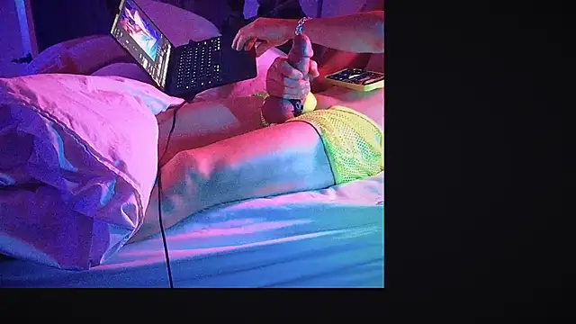 YouLikeBigDick9 online show from March 13, 7:53 am