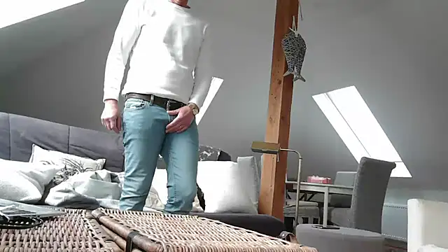 maxmueller321 online show from April 16, 7:41 am