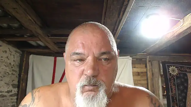 Newfiesausage1972 online show from July 15, 3:19 pm
