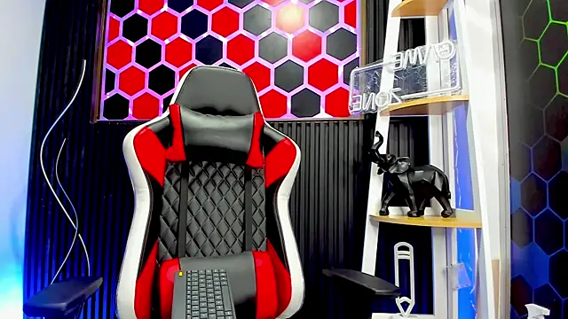 Tayzon Foxxx online show from March 23, 8:15 pm