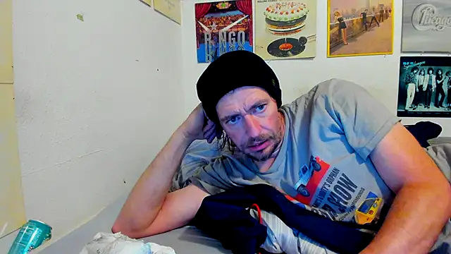 cloudyystar666 online show from December 1, 2:20 pm