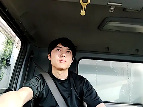 whitebriefboy online show from April 17, 9:28 pm