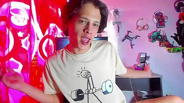 LilOwen  online show from June 18, 6:02 pm