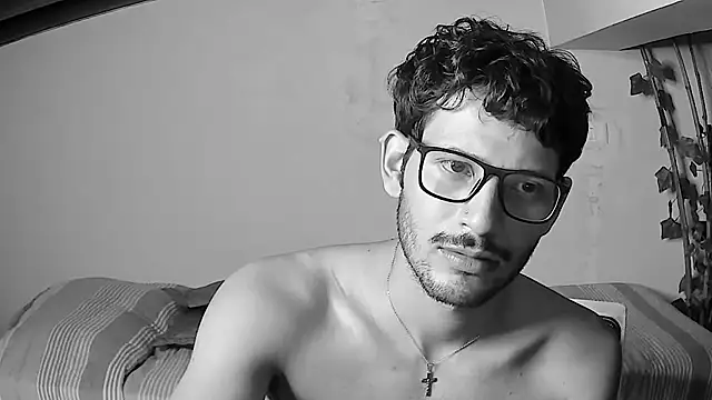 Nicholasrodrii online show from June 25, 5:12 am