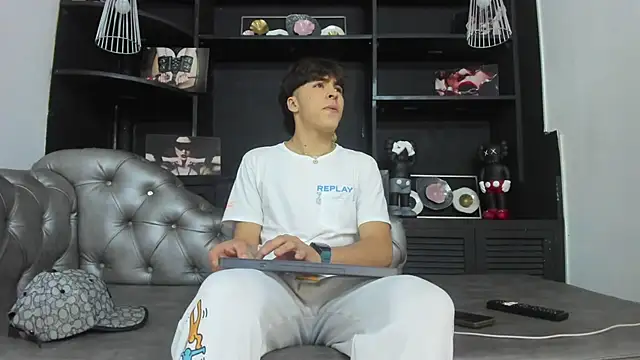 HeellBoy  online show from October 14, 7:43 pm