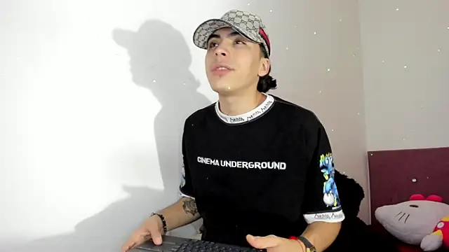 HeellBoy  online show from December 21, 1:13 am