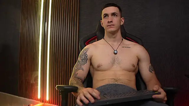 JacksonOlsenn online show from March 5, 9:22 pm