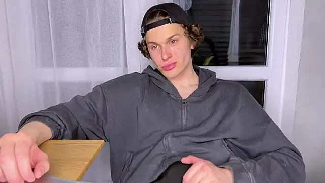 alyx garden online show from April 14, 7:35 pm