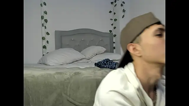 Justyn Ross online show from February 3, 11:10 pm