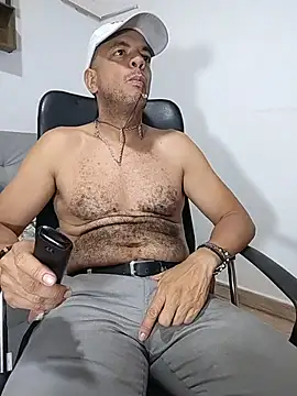 latinmartin73 online show from June 4, 12:38 am