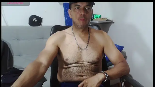 latinmartin73 online show from April 12, 5:47 pm