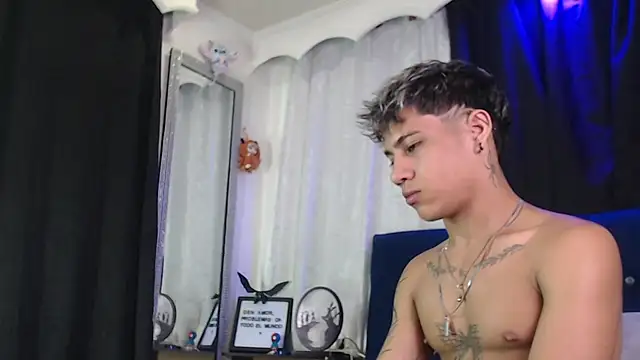 Sexys Boys Hot1 online show from July 12, 1:29 am