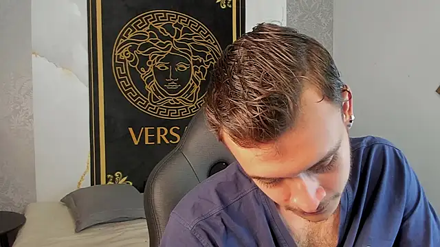 Desmon Clark online show from December 20, 3:36 am