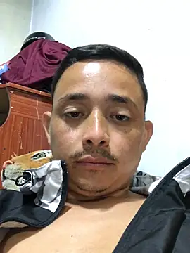 isacalejandroo online show from December 28, 6:17 am