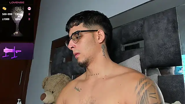 iamcamiloo  online show from October 31, 5:53 am