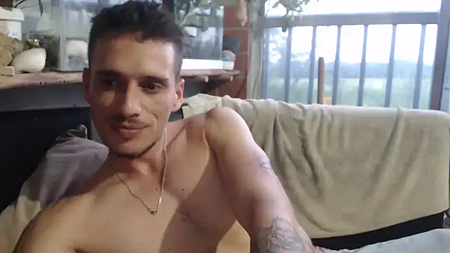 roystonee01 online show from March 11, 11:01 pm