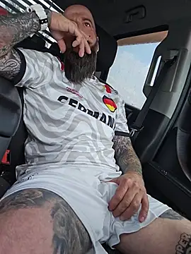 Beardedtattood online show from July 3, 12:00 pm