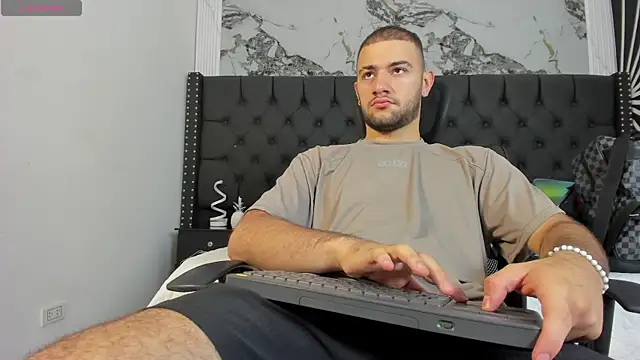 MaximusDick1  online show from May 28, 12:03 pm