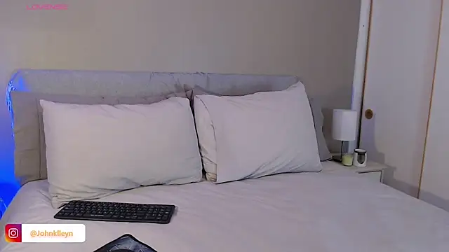jonhklleyn online show from July 15, 8:37 pm