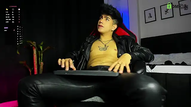 LyleBennett  online show from May 31, 12:27 pm